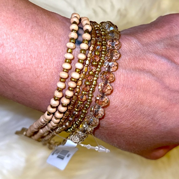 48 hour Sale Francesca’s Multirowbe Bracelet Magnetic Clasp NWT - Picture 2 of 6